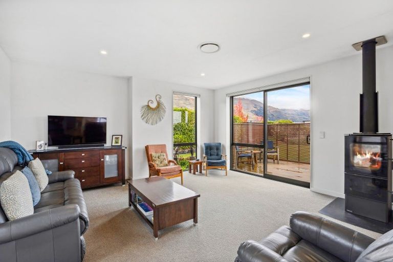 Photo of property in 12 Sapphire Spring Rise, Wanaka, 9305