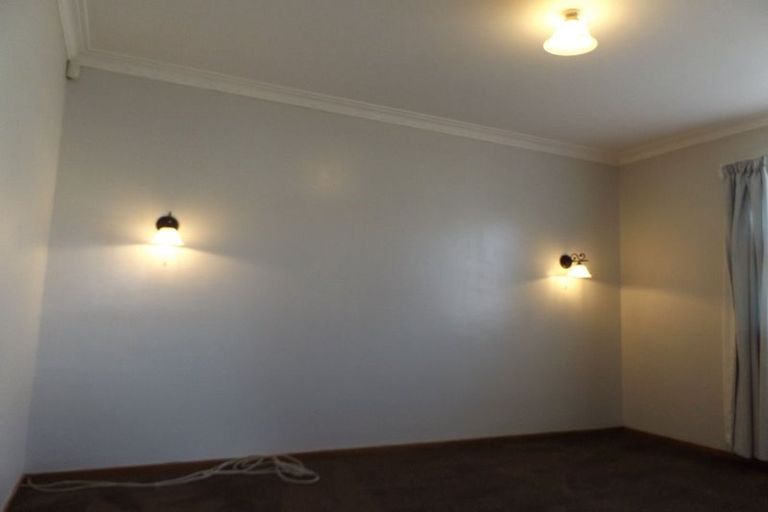 Photo of property in 2/7 Queen Street, Papakura, 2110