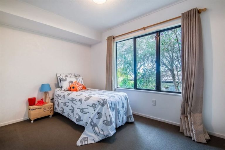 Photo of property in 9 Edgware Road, West Harbour, Auckland, 0618