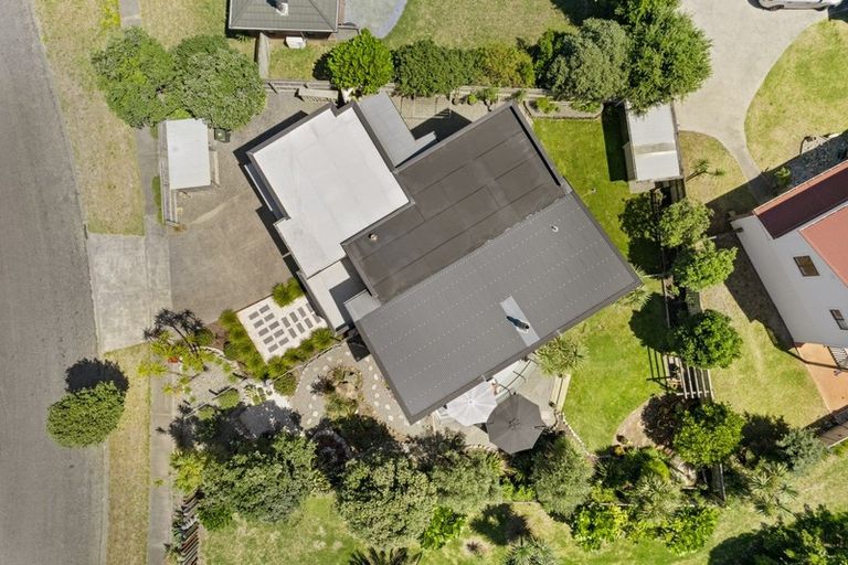 Photo of property in 155 Field Way, Waikanae Beach, Waikanae, 5036