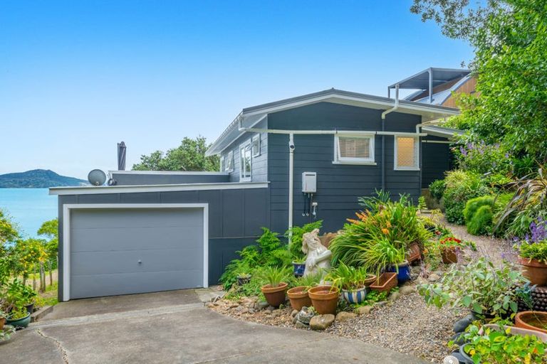 Photo of property in 120 Kawakawa Bay Coast Road, Kawakawa Bay, Papakura, 2585