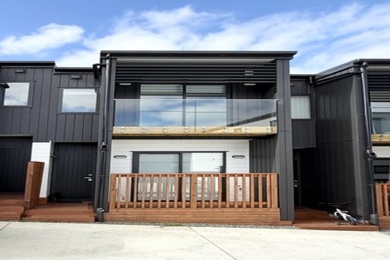 Photo of property in 12d Woodhouse Place, West Harbour, Auckland, 0618
