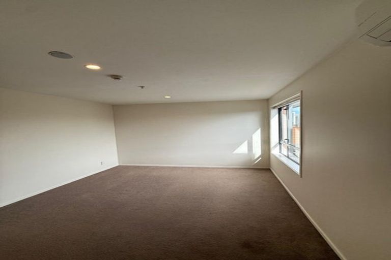 Photo of property in 5/160c Hobsonville Point Road, Hobsonville, Auckland, 0616