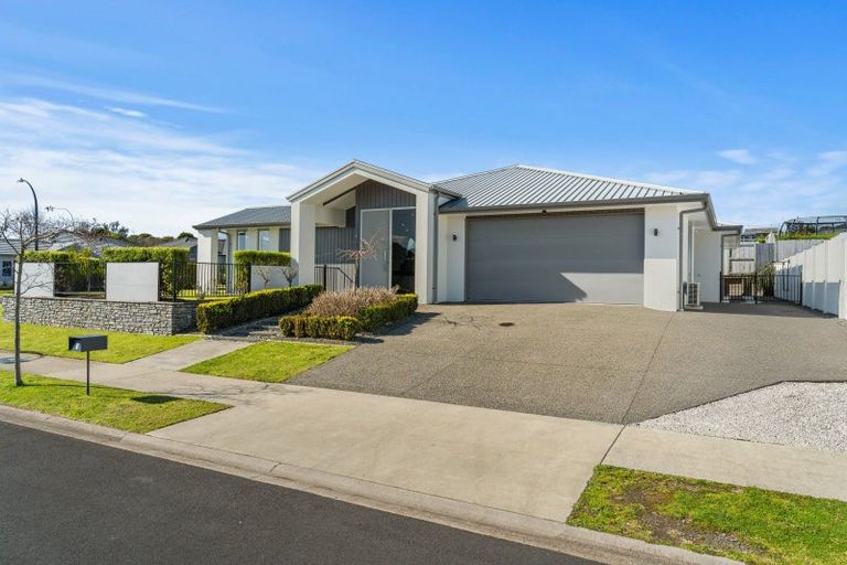 Photo of property in 1 Charlotte Drive, Omokoroa, 3114