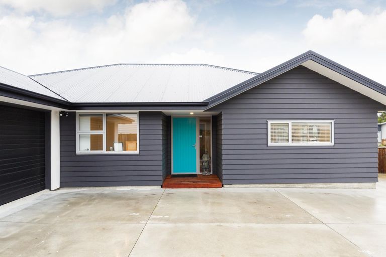 Photo of property in 14 Freedom Drive, Kelvin Grove, Palmerston North, 4414
