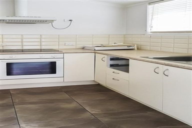 Photo of property in 242 Centreway Road, Orewa, 0931