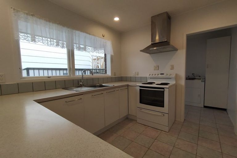 Photo of property in 82 Archmillen Avenue, Pakuranga Heights, Auckland, 2010