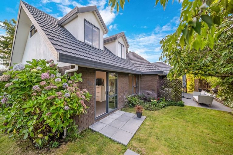 Photo of property in 18 Vanderbilt Place, Halswell, Christchurch, 8025