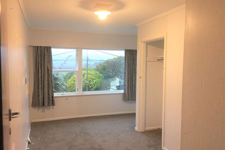 Photo of property in 38 Saint Johns Terrace, Tawa, Wellington, 5028