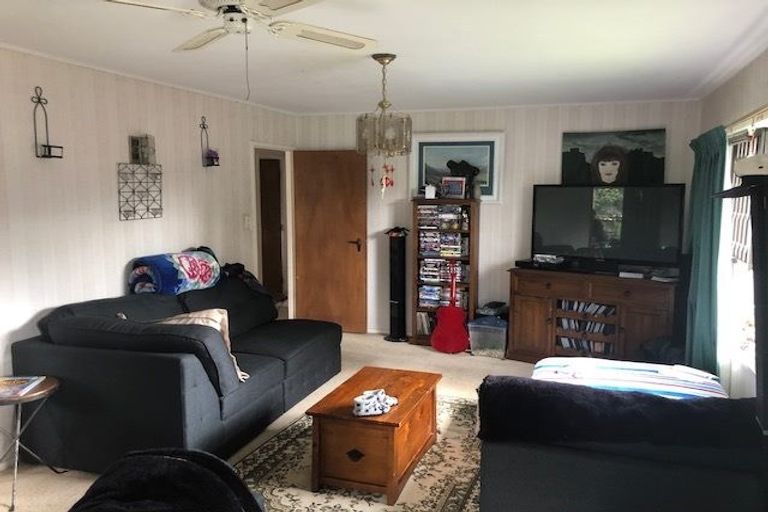 Photo of property in 2/4 Ti Nana Crescent, Henderson, Auckland, 0610