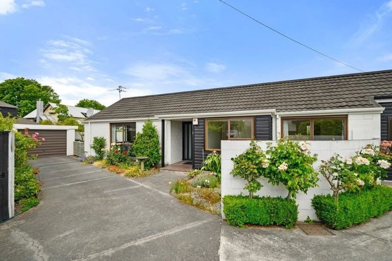Photo of property in 2/7a Medbury Terrace, Fendalton, Christchurch, 8041
