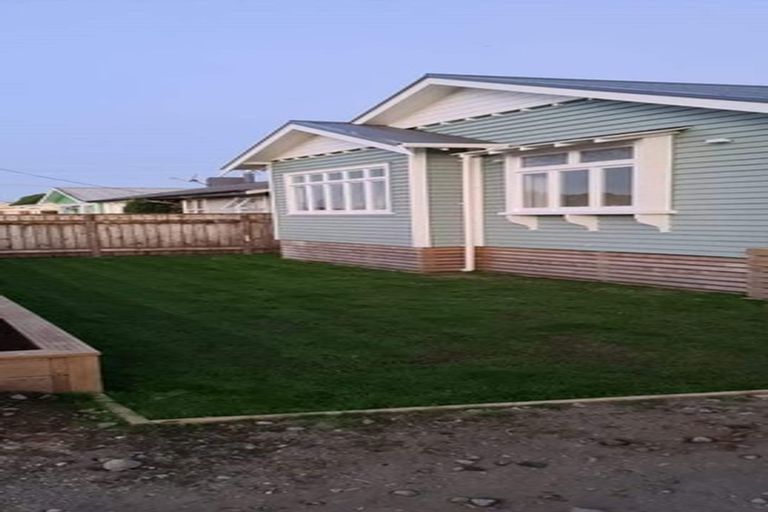 Photo of property in 55 Parris Street, Waitara, 4320