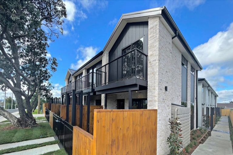 Photo of property in 4/137 Tirimoana Road, Te Atatu South, Auckland, 0602