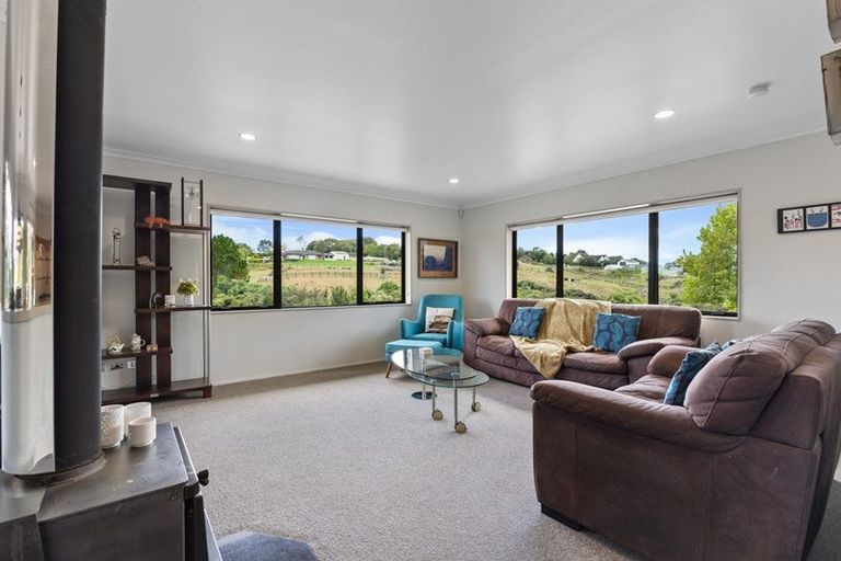 Photo of property in 71 Kaipara Road, Papakura, 2582