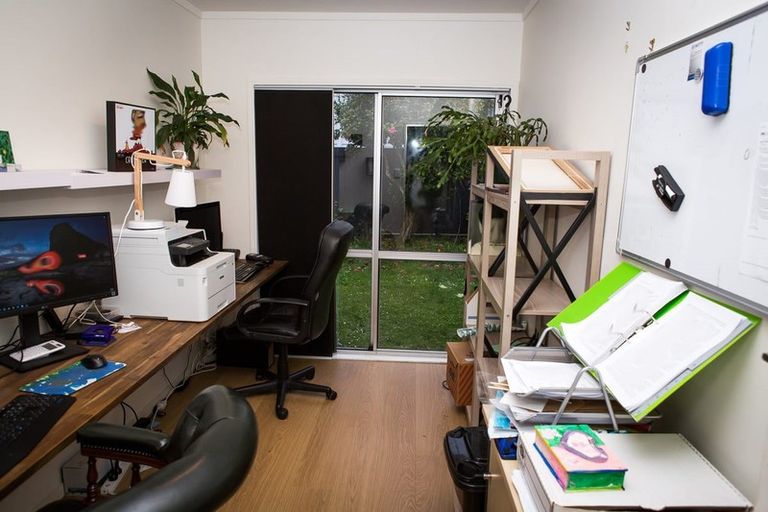 Photo of property in 18 Paddington Grove, Karori, Wellington, 6012