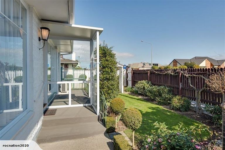 Photo of property in 2/202 Waimairi Road, Ilam, Christchurch, 8041