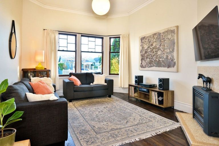 Photo of property in 295 Aberdeen Road, Gisborne, 4010