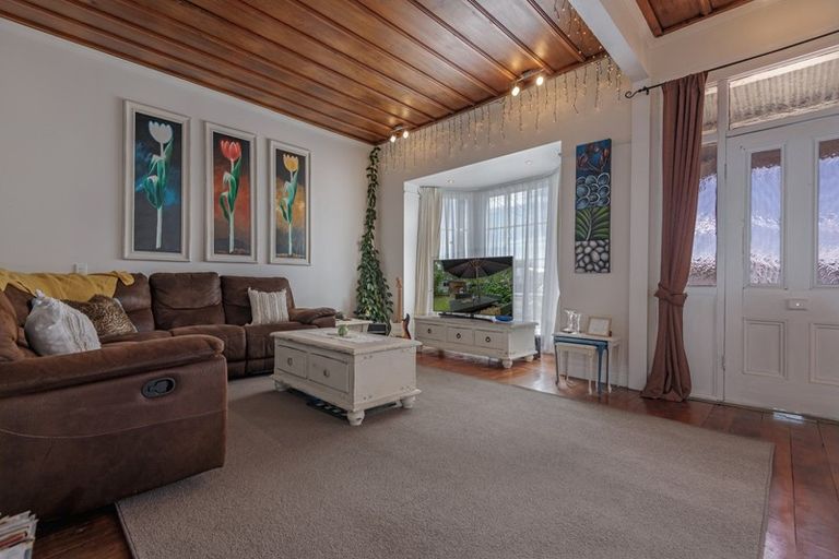 Photo of property in 2 Johnston Street, Foxton, 4814