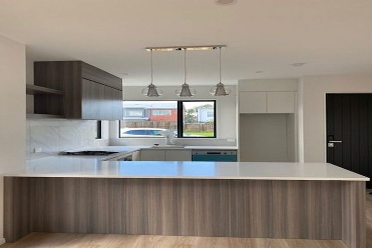 Photo of property in 18a Winfield Road, Kumeu, 0810