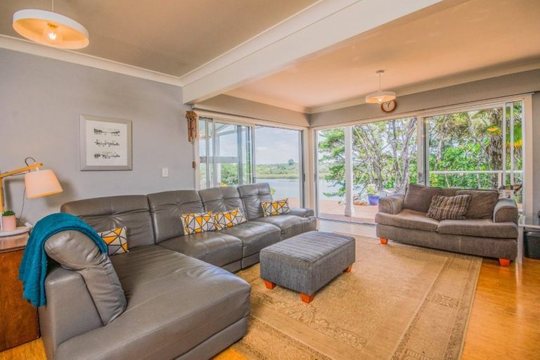 Photo of property in 24 Poplar Road, Stanmore Bay, Whangaparaoa, 0932