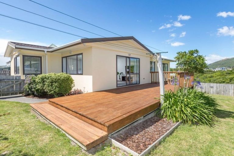 Photo of property in 59a Whanga Crescent, Titahi Bay, Porirua, 5022