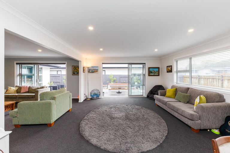 Photo of property in 14 Freedom Drive, Kelvin Grove, Palmerston North, 4414