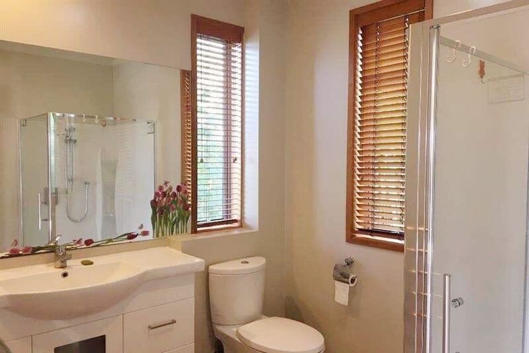 Photo of property in 8 Rosella Place, Murrays Bay, Auckland, 0630