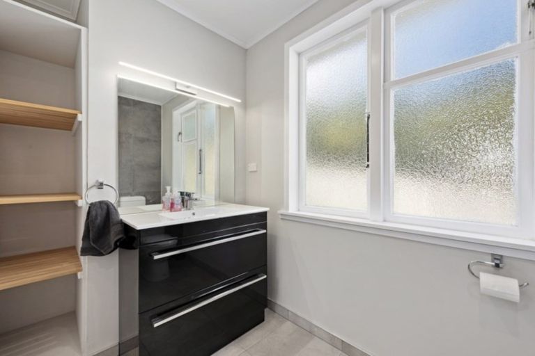 Photo of property in 102 Horoeka Street, Stokes Valley, Lower Hutt, 5019