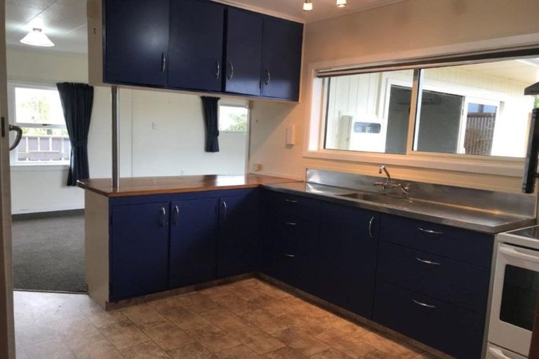 Photo of property in 1 Truby King Street, Merrilands, New Plymouth, 4312