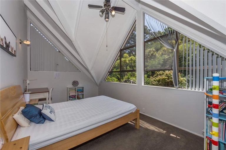 Photo of property in 20 Zita Avenue, Matakatia, Whangaparaoa, 0930