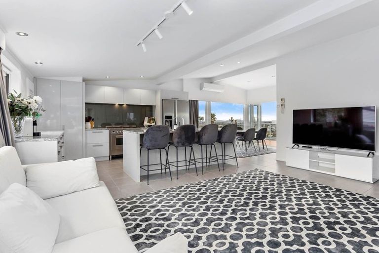 Photo of property in 63 Seaview Road, Castor Bay, Auckland, 0620