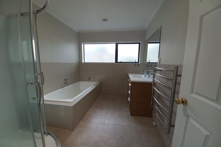 Photo of property in 1/12 Solana Court, Botany Downs, Auckland, 2010