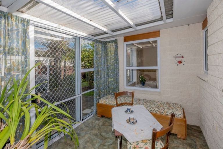 Photo of property in 6 Cranbrook Grove, Waikanae, 5036