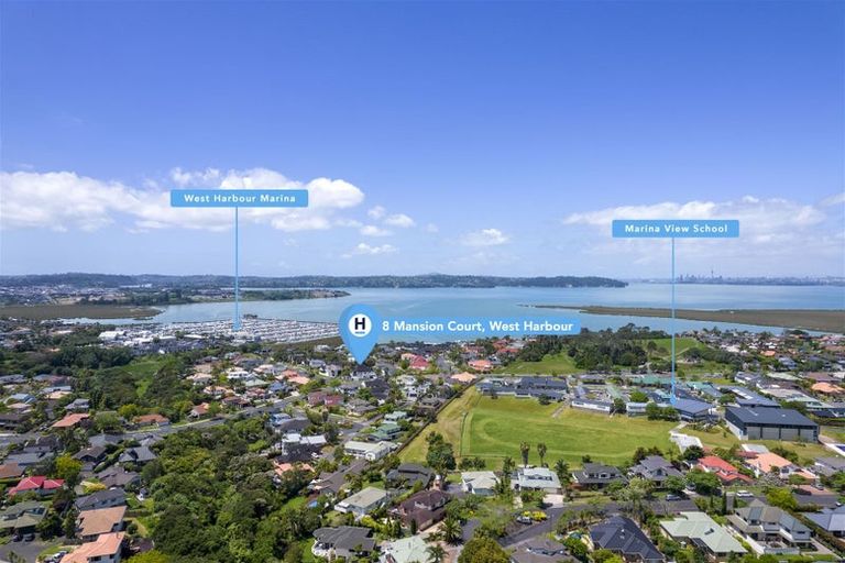 Photo of property in 8 Mansion Court, West Harbour, Auckland, 0618