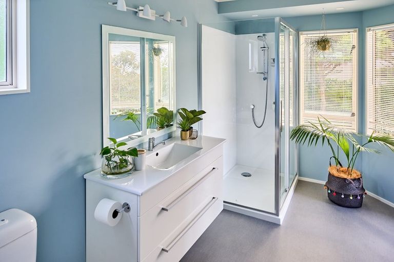 Photo of property in 24 Raroa Place, Pukerua Bay, 5026