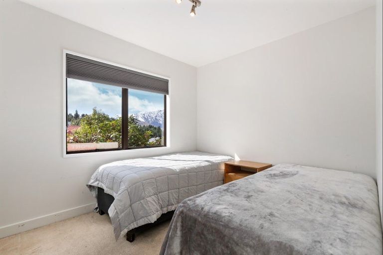 Photo of property in 60b Wynyard Crescent, Fernhill, Queenstown, 9300