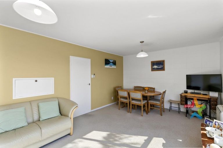 Photo of property in 2/1 Mana Street, Vogeltown, Wellington, 6021