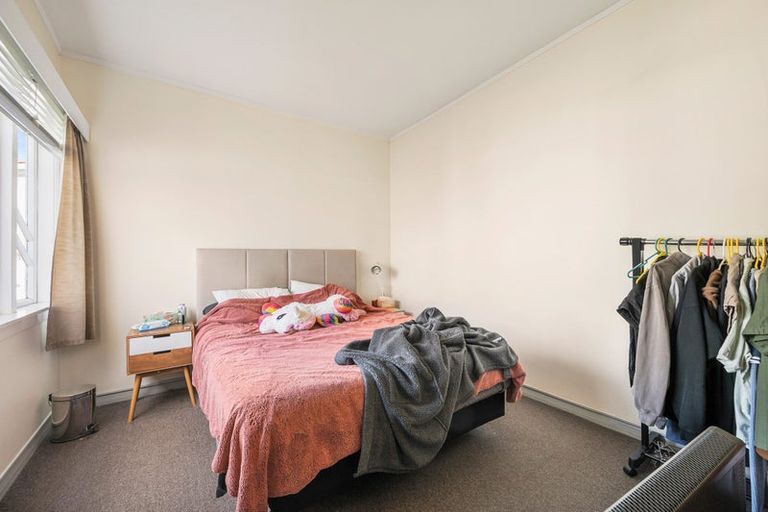 Photo of property in 18-20 Poplar Grove, Thorndon, Wellington, 6011