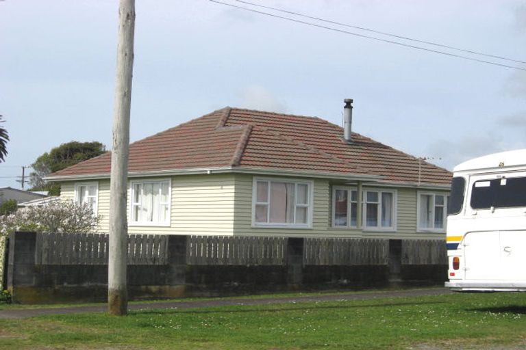 Photo of property in 38 Seymour Street, Waitara, 4320