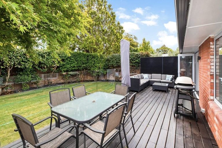 Photo of property in 3 Willowbrook Place, Fendalton, Christchurch, 8052