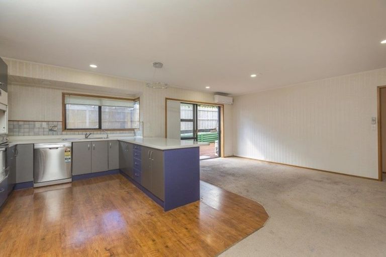 Photo of property in 40 Pigeon Mountain Road, Half Moon Bay, Auckland, 2012