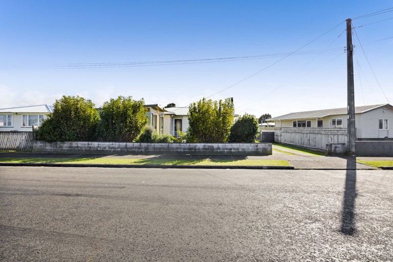 Photo of property in 8 Pacey Avenue, Hawera, 4610