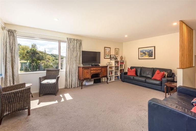 Photo of property in 107 Bay View Road, Moncks Bay, Christchurch, 8081