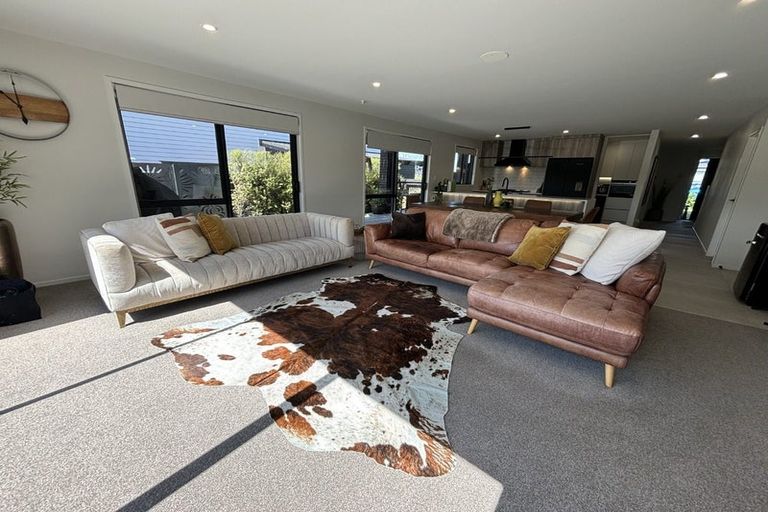 Photo of property in 16 Mutetai Road, Clarks Beach, 2122