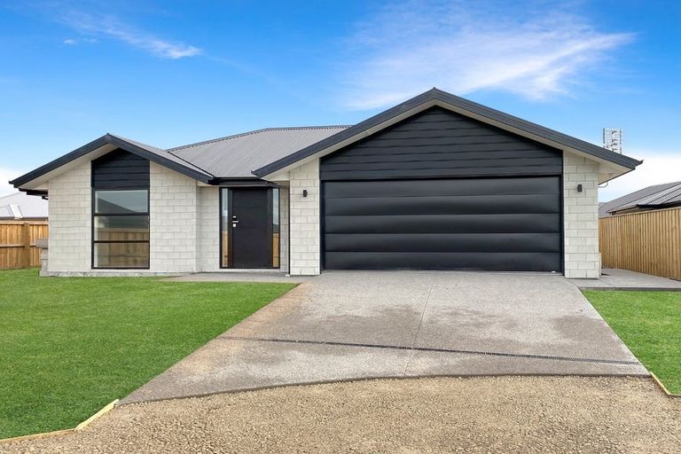 Photo of property in 27 Gemstone Place, Rolleston, 7615