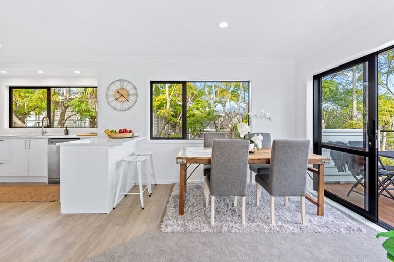 Photo of property in 2/21 Tobruk Crescent, Milford, Auckland, 0620