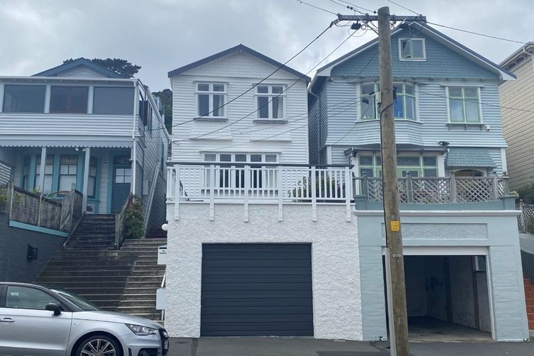 Photo of property in 18 Hawker Street, Mount Victoria, Wellington, 6011