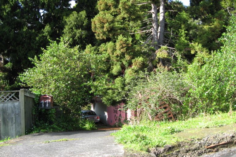 Photo of property in 11 Rauhuia Crescent, Parau, Auckland, 0604