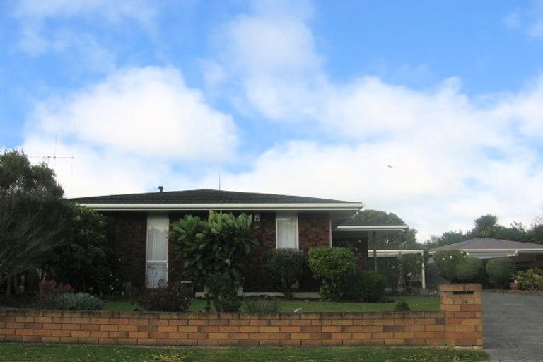Photo of property in 14 Westhaven Grove, Takaro, Palmerston North, 4412