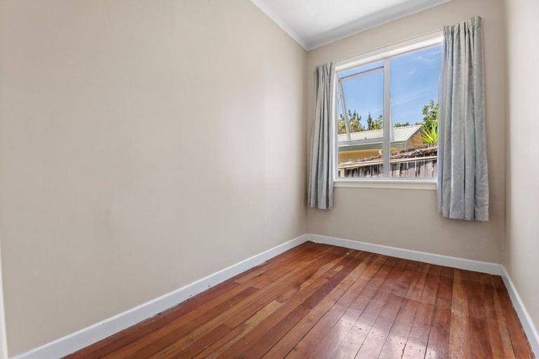 Photo of property in 23b Kamara Road, Glen Eden, Auckland, 0602